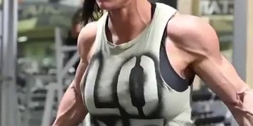 Bulging Female Muscles 1 (Tania Amazon)