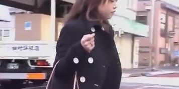 Hot girl got skirt sharked and started running for him