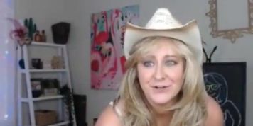 Gorgeous Thick Blonde Girl Webcam Show Drinking Shots