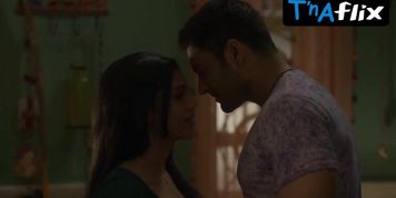 Shriya Pilgaonkar Sexy Scene  in Mirzapur