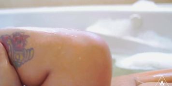 Big butt redbone Yani teasing