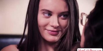 Seductive April scissors fucks Beautiful Lanas wet tight pussy (Make That)