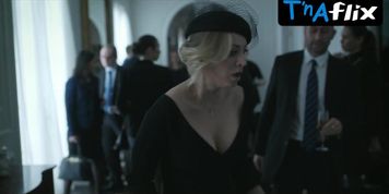 Kaley Cuoco Sexy Scene  in The Flight Attendant