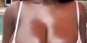 Ellietheempress jacking you off Pov