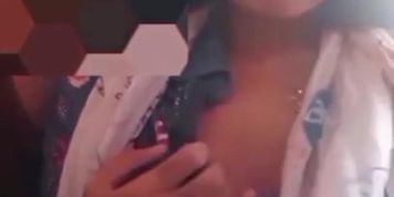 Indian Girl Give Boyfriend Blowjob (indian_girl)