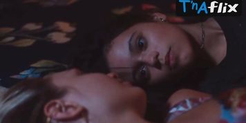 Jenna Ortega Lesbian Scene  in The Fallout (Maddie Ziegler)