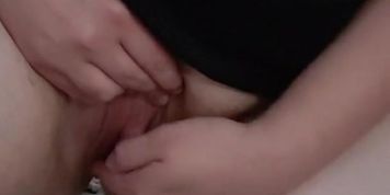 FTM plays with pussy