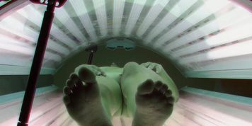 Self Fingering in Solarium Room (Hiddencam___)