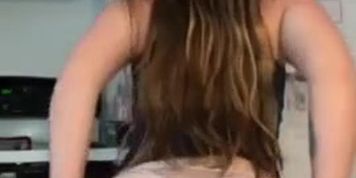 THICK WHITE PAWG TWERKS HER ASS 