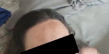 Apanhei a minha vizinha a chupar um gelado. Ofereci-lhe outro...