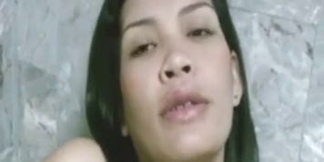 Asian Girl Masturbate And Squirt In The Bathtub