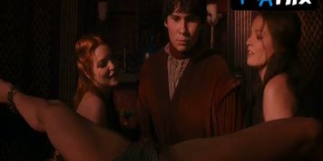 Pixie Le Knot Breasts,  Bush Scene  in Game Of Thrones