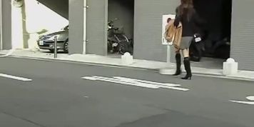 Classy milf with no panties sharked while walking in public