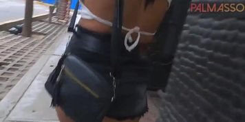 POR FAVOR PAGA EL TAXI, desconocida no tiene dinero para pagar su carrera al taxista y me pidi&oacute; ayudarla a cambio de follarla e