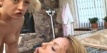 Sexy young teens Lorena Sanchez and Piper Parker cum swapping
