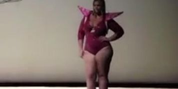 desfile plus size