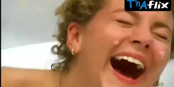 Luise Bahr Breasts Scene  in Nesthocker - Familie Zu Verschenken