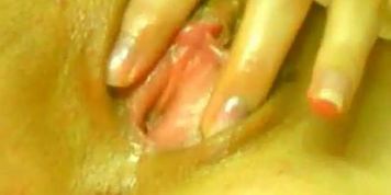 Webcam girl masturbates until she squirts
