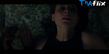 Darya Zhovner Sexy Scene  in Blondinka