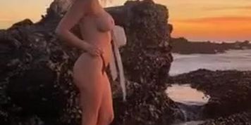 valerie vaughn (getinthecar) (Jade Flower)