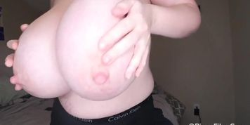 Mega milky Udders (Lana Kendrick)
