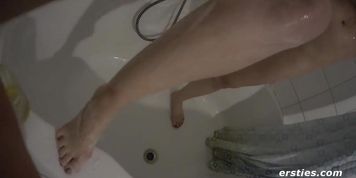 Mona, Vanessa X in the shower (Vanessa Vox, Yvette Yukiko)
