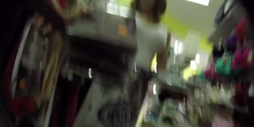 Laila Duarte colegiala en el vestidor