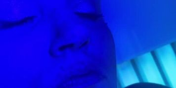 BBW SAK AMPUTEE IN TANNING BED