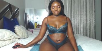 Thick booty ebony showing lips through panties