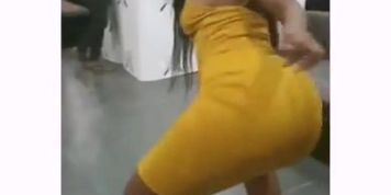 South african woman twerks to Amapiano