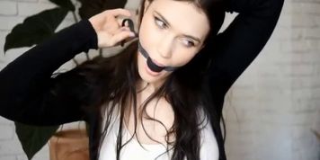 Mothandrust webcam gagged - P1