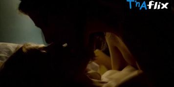 Laura De Boer Lesbian Scene  in The Tunnel