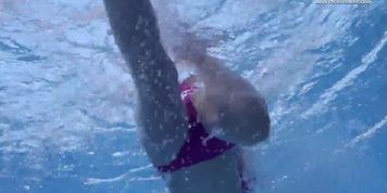 Hot Elena shows what she can do under water