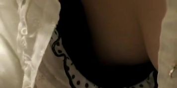 XXX downblouse Asian with a nice rack and smooth round titties