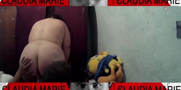 Entre los muslos de la gorda degustando sus flujos