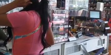 Milf mexicana se le marca el calzon en leggins ...