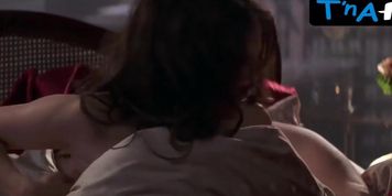 Jennifer Lopez Sexy Scene  in Maid In Manhattan