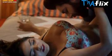 Bharti Jha Sexy Scene  in Do Haseena