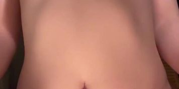 Featureless slut fucks herself with a big dildo and squirts all over you