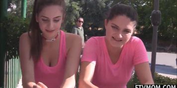 2 Milfs pissing in public