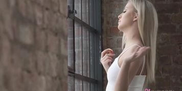 Cayla Lyons In Apple of Eden (Joss Lescaf, Natural Eve)
