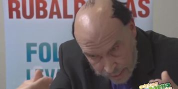 Dos pol&iuml;&iquest;&frac12;ticos follando con sus secretarias