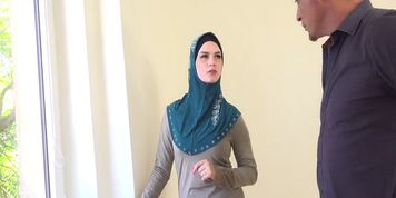 Muslim tenant gets discount in exchange for screw (Steve Q)