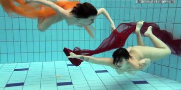 Sara Bombina and Gazel Podvodkova underwatershow beauties (Pussy Eater)