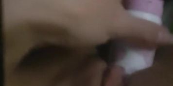 Horny woman finds something to make her cum #objectsinpussy