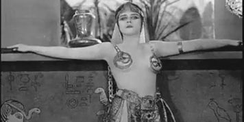Theda Bara Sexy Scene  in Cleopatra
