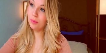 Gorgeous Blonde Bringing Us Joy Live Show