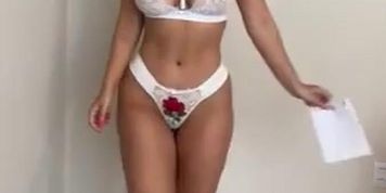 Babi Barelli shows boobs