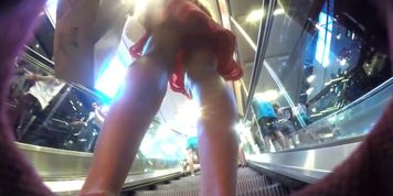 Mature Sex Bomb no panties Upskirted