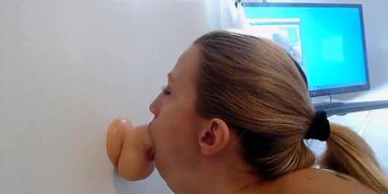DEEPTHROAT  SLUT